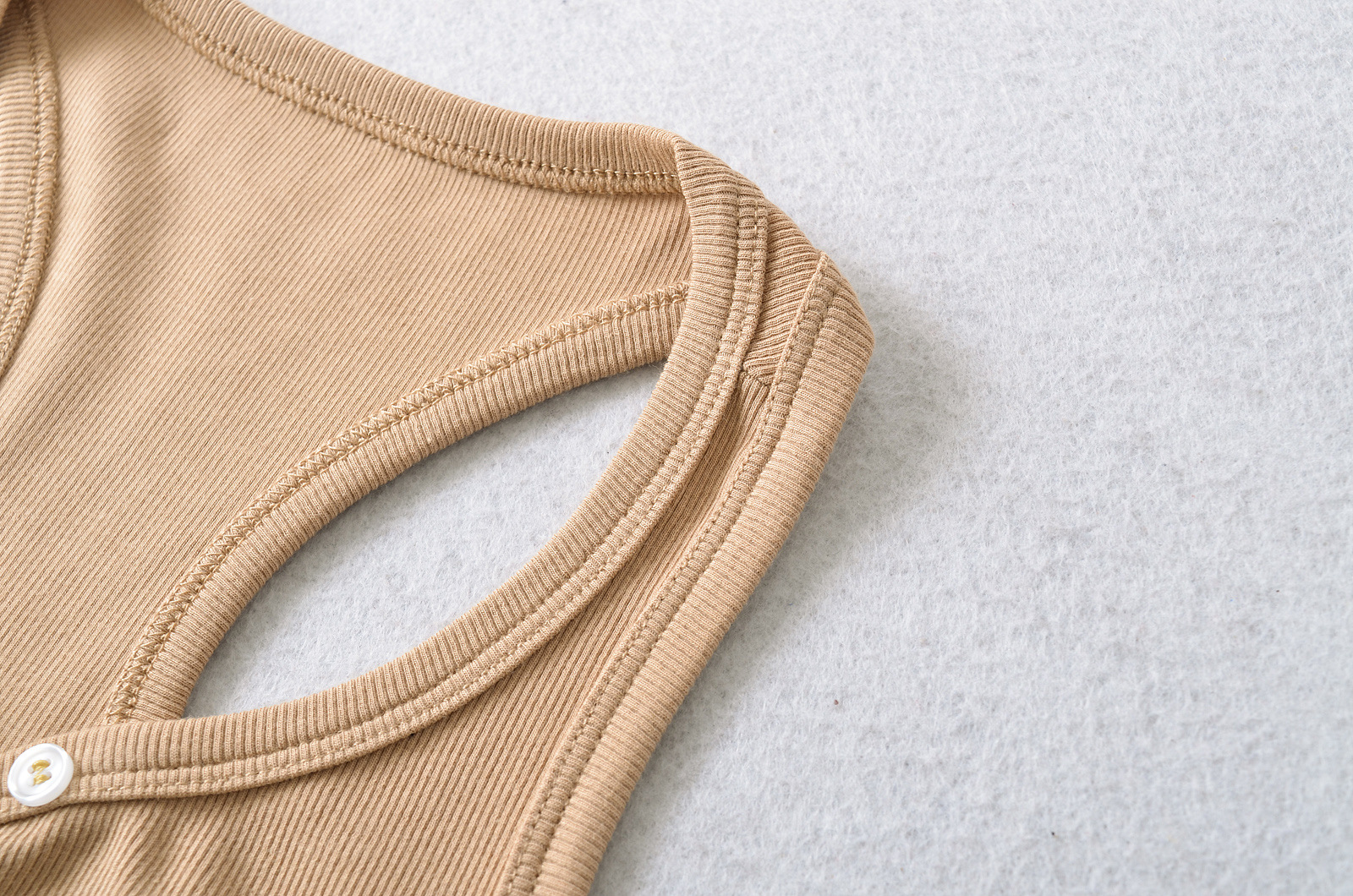 V-neck button slim fit I-shaped vest