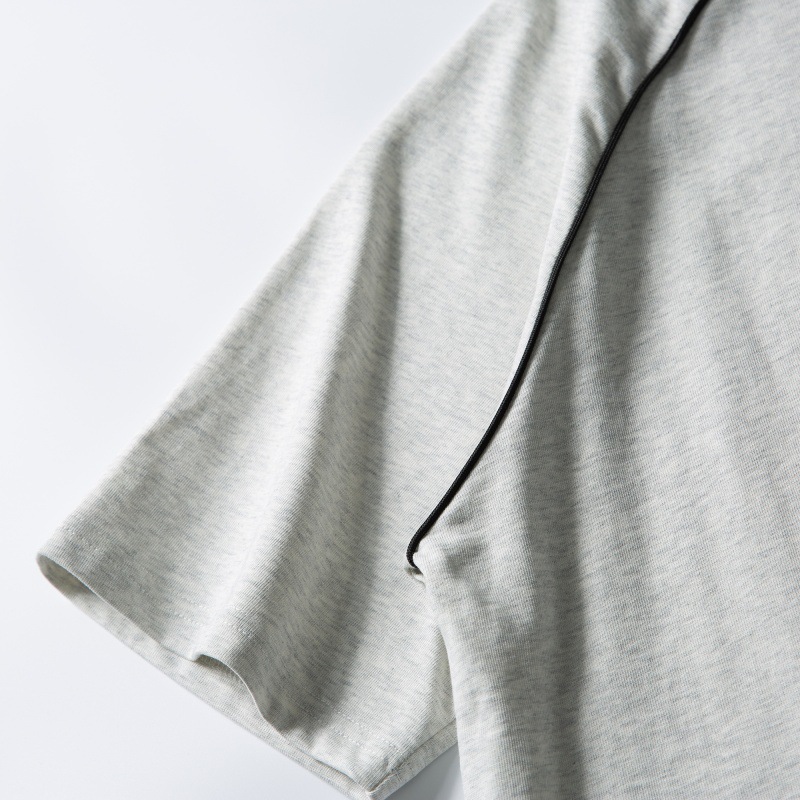 Loose shoulder length short sleeves with wrapped edge and patch pocket design
