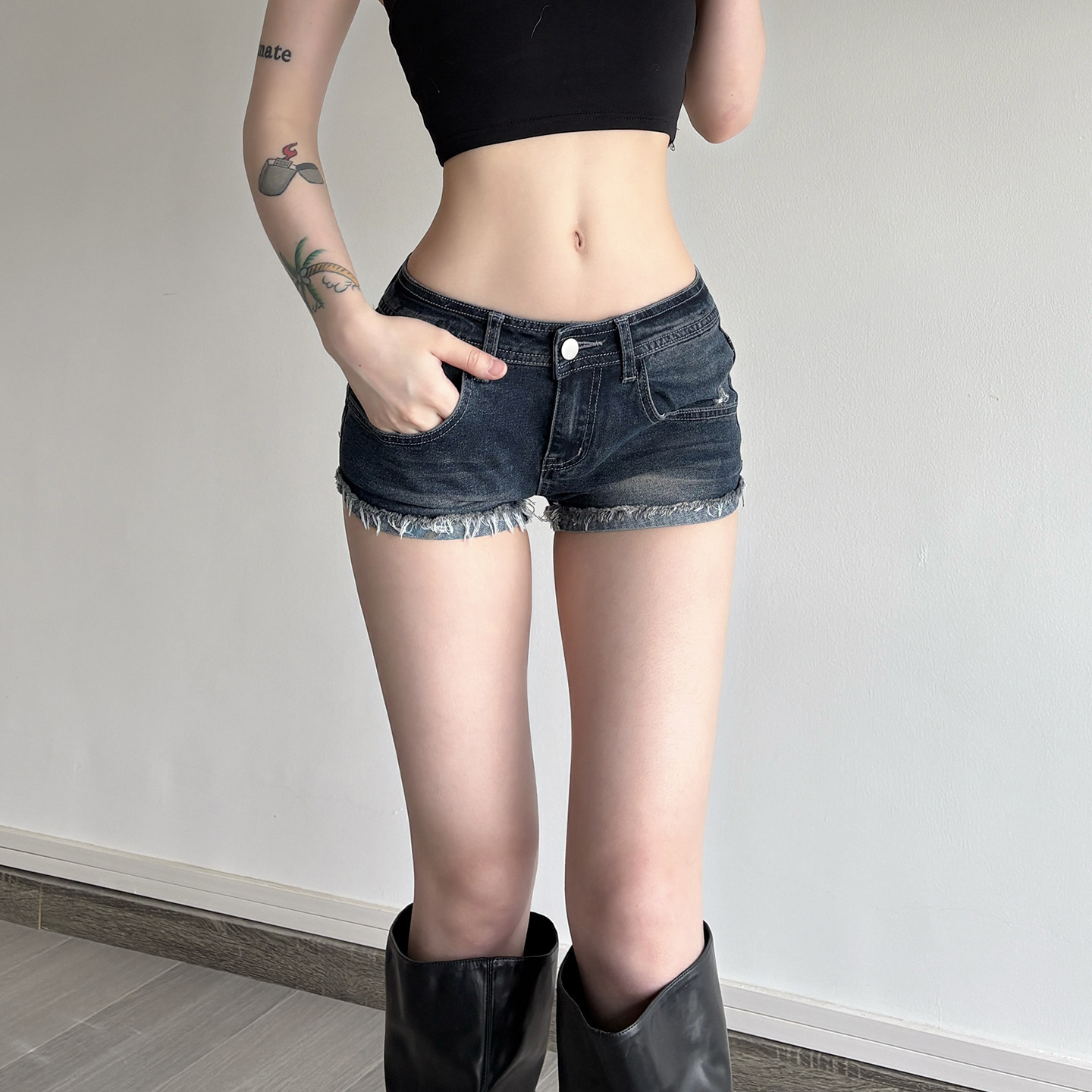 Retro washed blue low waisted denim shorts