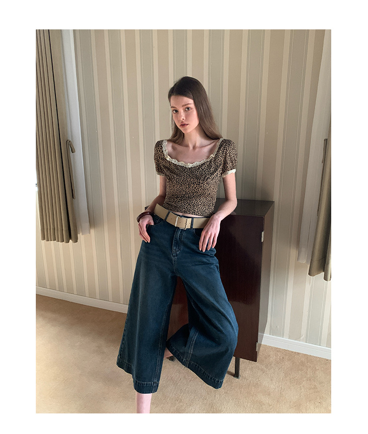 Sleek Vintage Animal Pattern Angular Collar Tee
