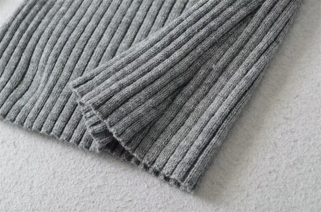 Plain Ladies Deep V Body-Hugging Knitted Sweater