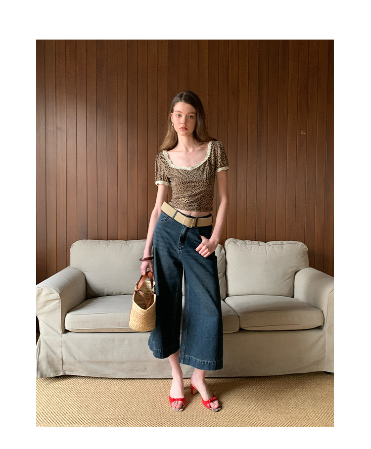 Sleek Vintage Animal Pattern Angular Collar Tee