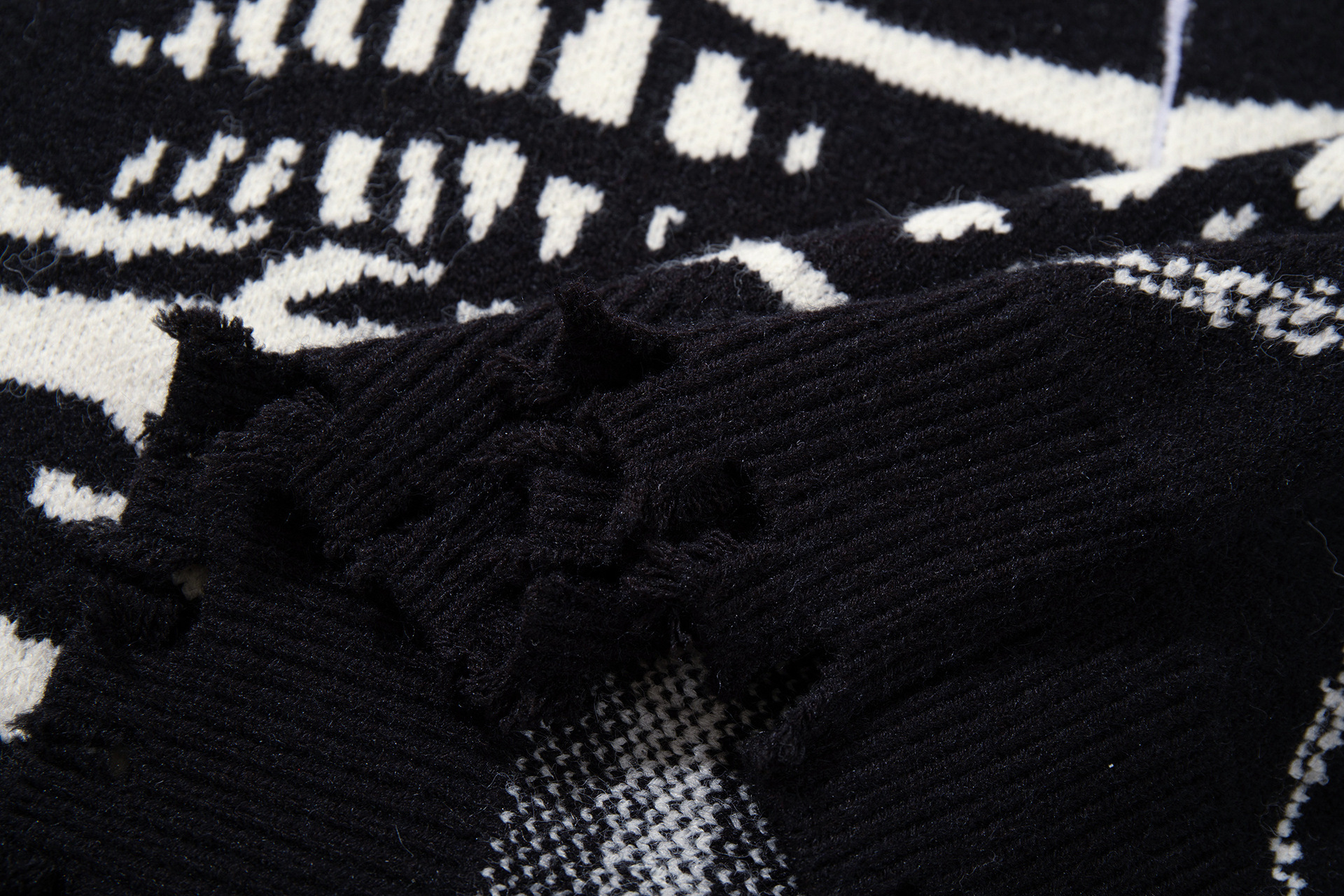 Loose Jacquard Sleeveless Acrylic Sweater