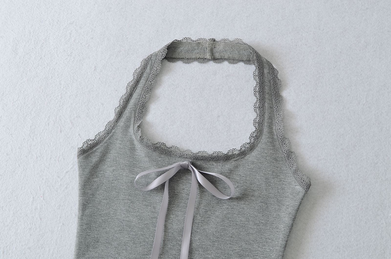 Slim Fit U-Neck Solid Color Front Bow Halter Crop Top