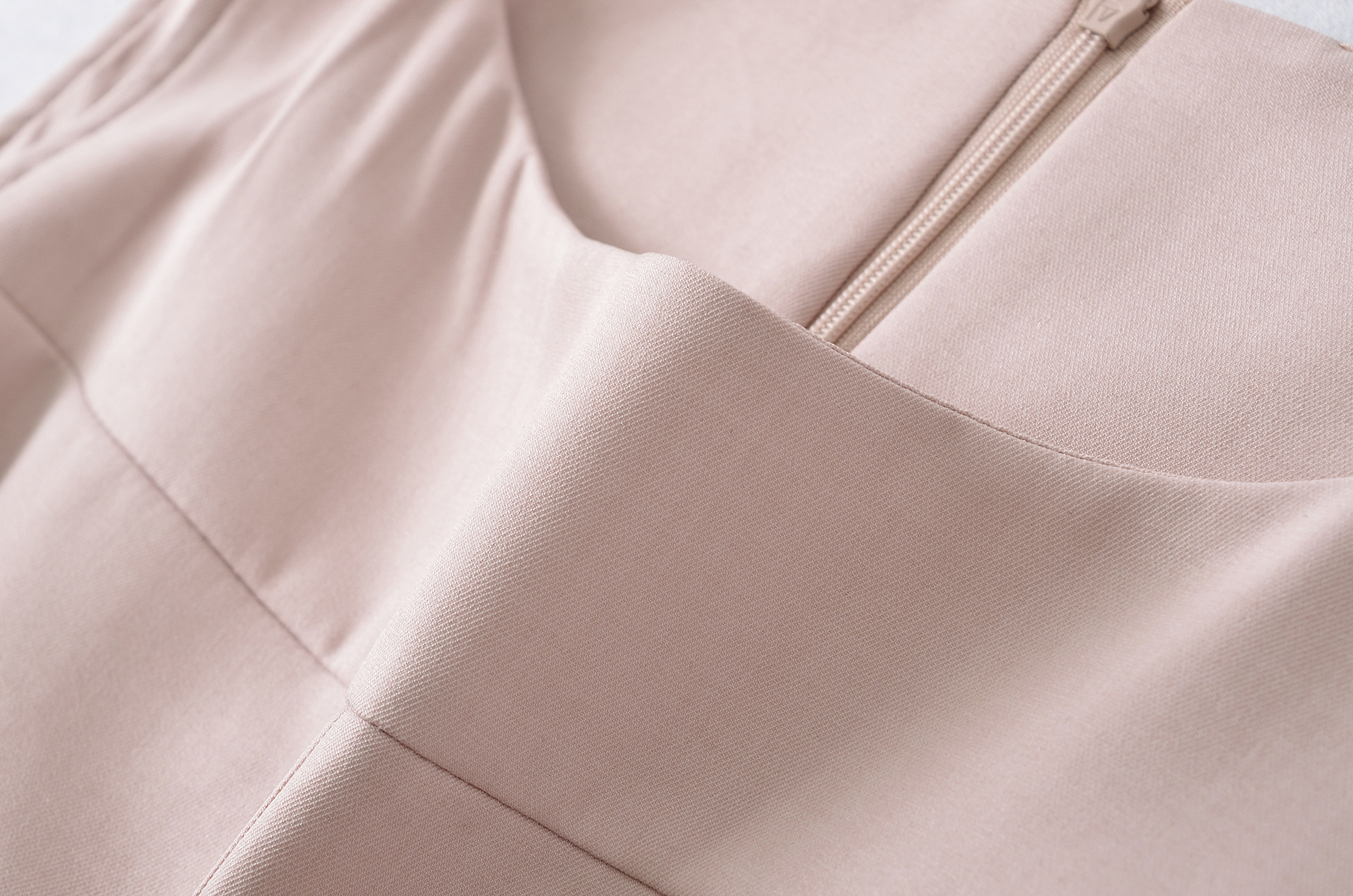 Sleeve-Free Fitted Flared Short Gown