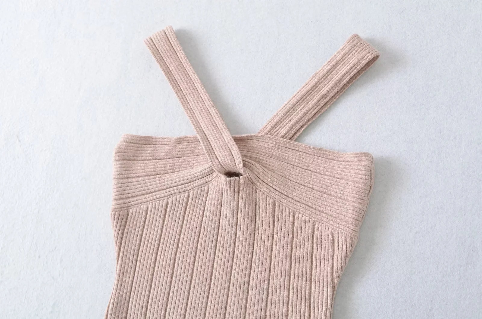 Solid Slim Fit Cropped Halter Knit Top