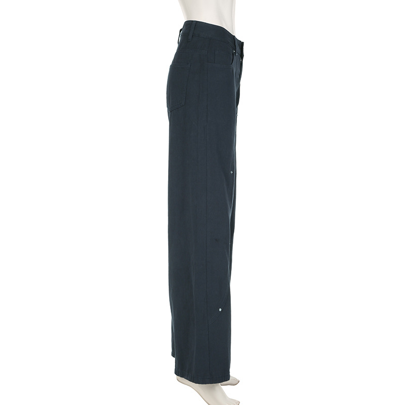 Retro rivet splicing design for split jeans