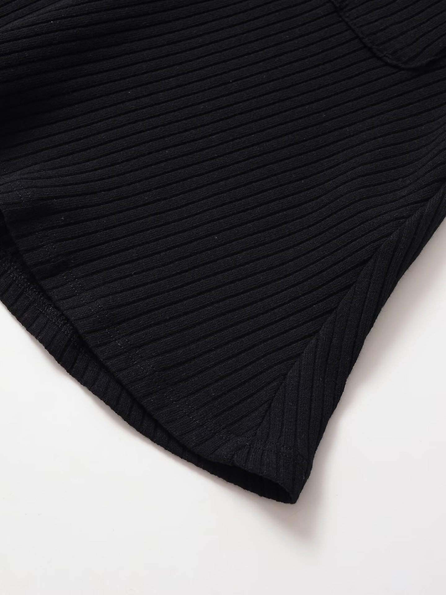 V-neck short sleeved contrasting border short knit dress