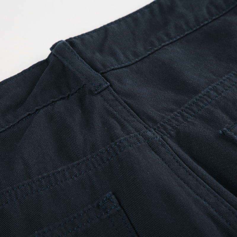 Retro rivet splicing design for split jeans