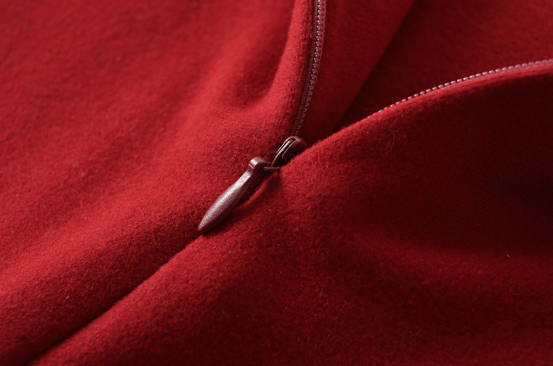 Form-Fitting Polyester Pullover Hoodie