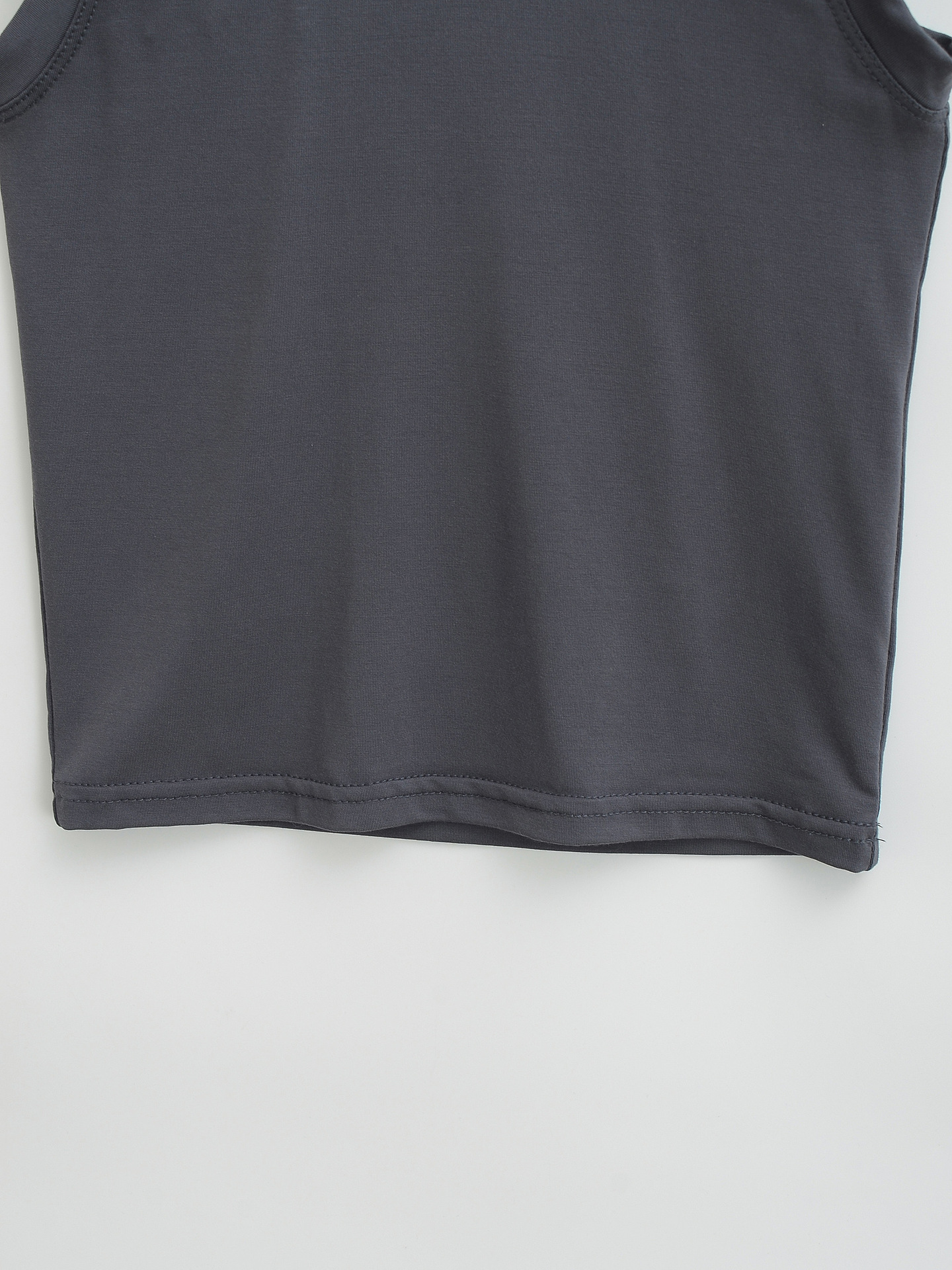 Elastic Fitted Body-Shaping Camisole with Round Neck and Sleeveless Design