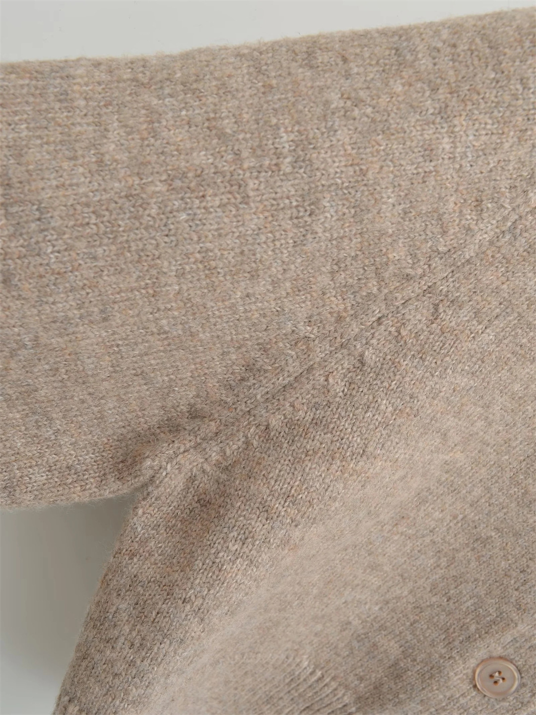 Plain Urban Crew One-Clasp Full-Arm Crop Cardigan