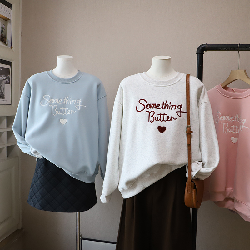 Causal Loose Fleece-Lined Hoodie with Letter and Heart Embroidery Round Neck Women's Sweatshirt
