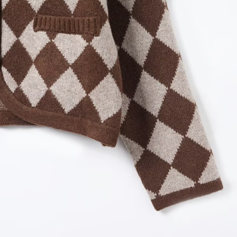 Diamond patterned jacquard knitted cardigan
