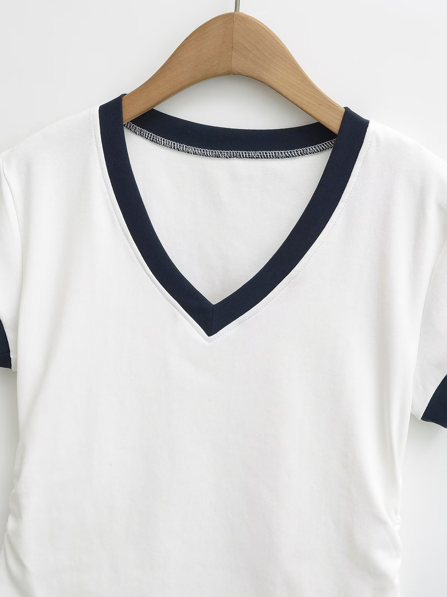 V-neck short sleeved T-shirt top