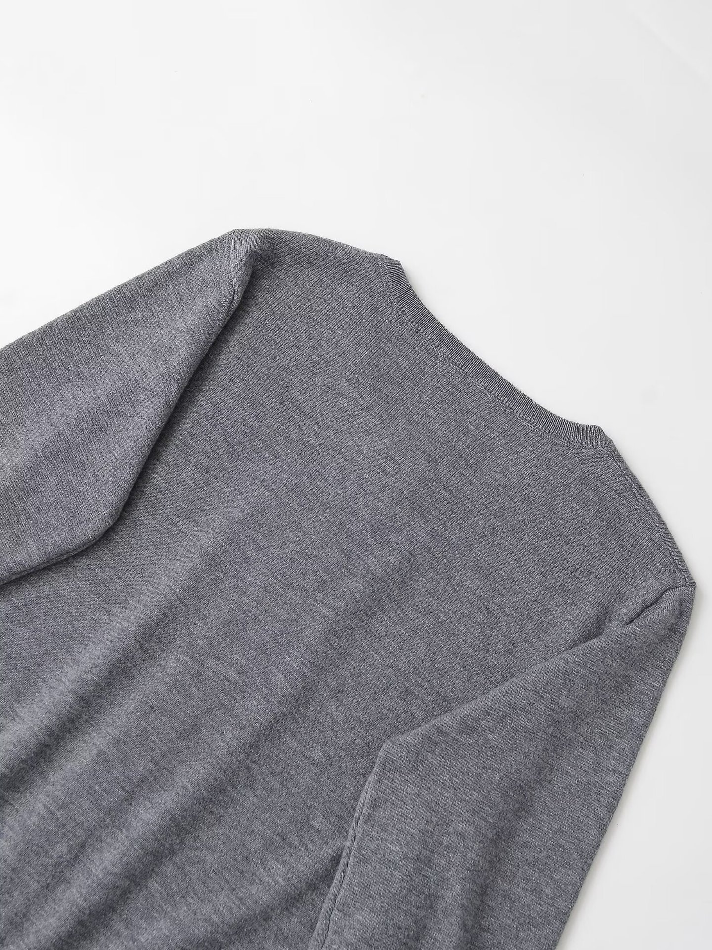 Solid color round neck flat needle jacket