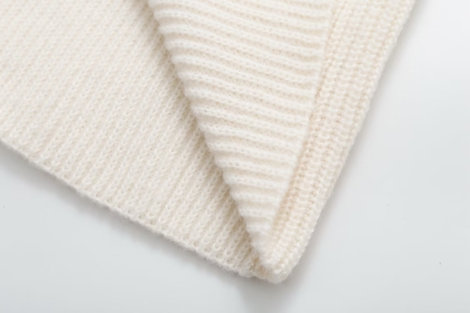 Ladies Polyester Fitted Stand Collar Full Arm Sweater