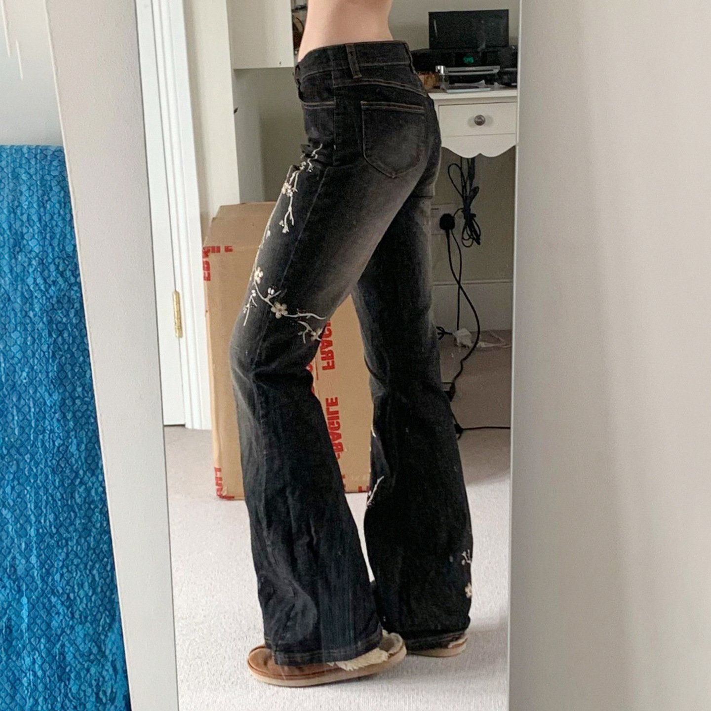 Plant flower embroidery slim fit and slimming flared jeans