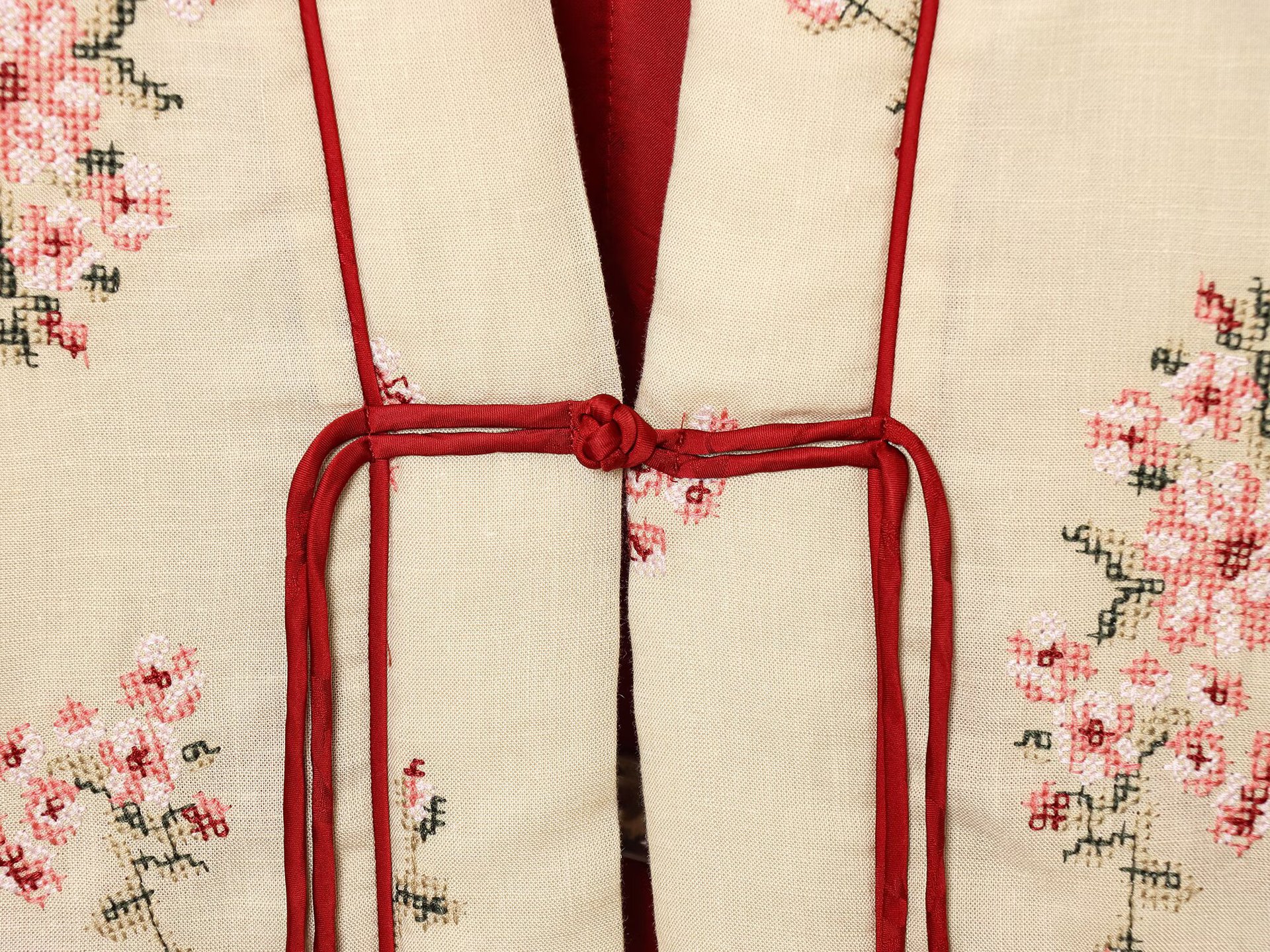 Flower embroidery V-neck long sleeved cotton jacket