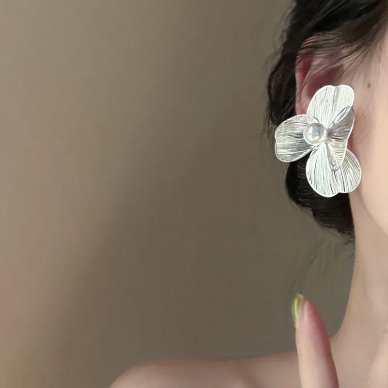 Metal Flower Pearl Earrings European And American Style Personality Fashion Stud Earrings