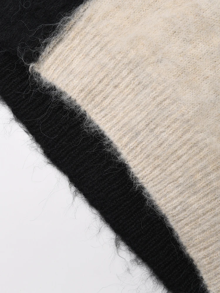 Ladies Two-Tone Knit Oversized Pullover