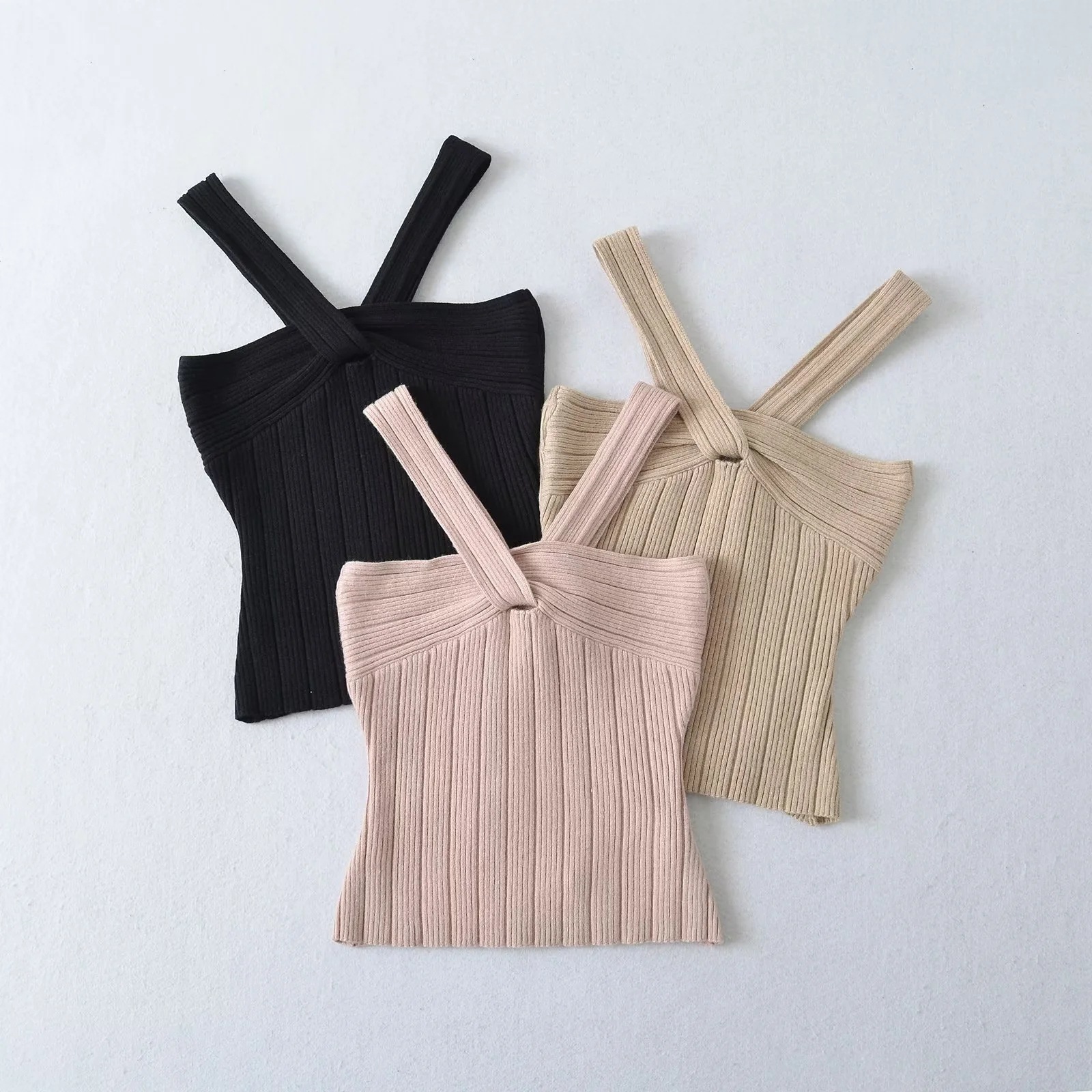 Solid Slim Fit Cropped Halter Knit Top