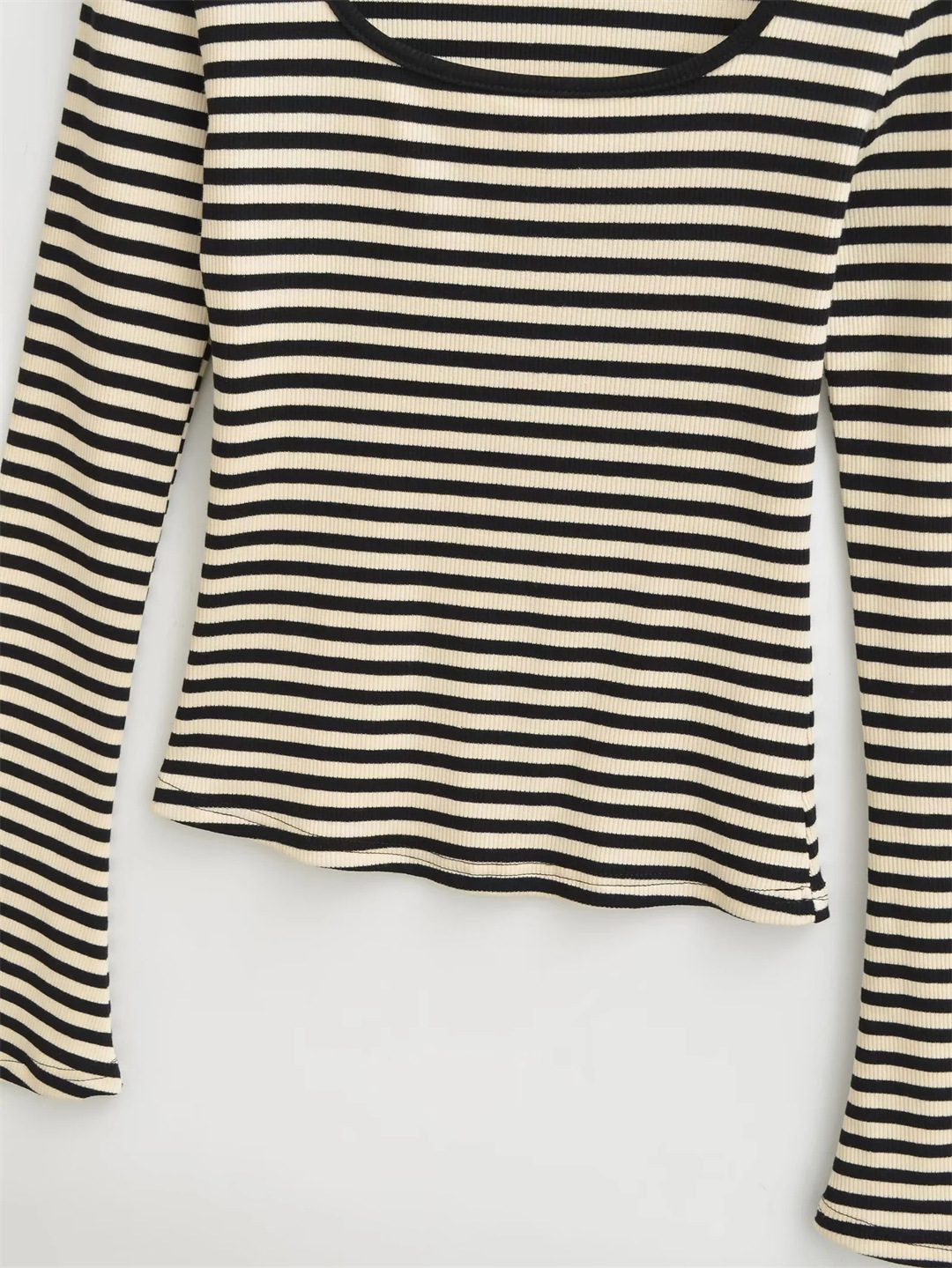 Flirty Boxy Neckline Arm-Length Striped Body