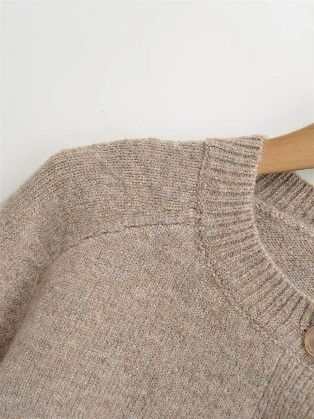 Plain Urban Crew One-Clasp Full-Arm Crop Cardigan