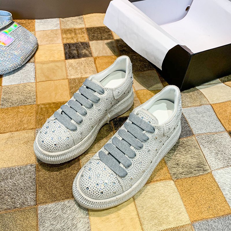 Autumn new full diamond sponge cake thick sole sports and leisure shoes, popular on the internet with leather surface women's single shoe trend