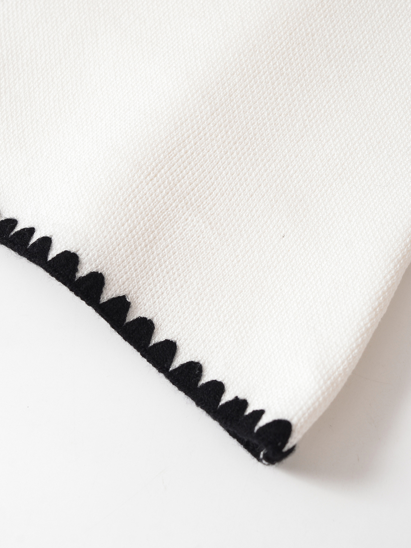 Fashion Round Neck Color Block Embroidery Knitted Vest