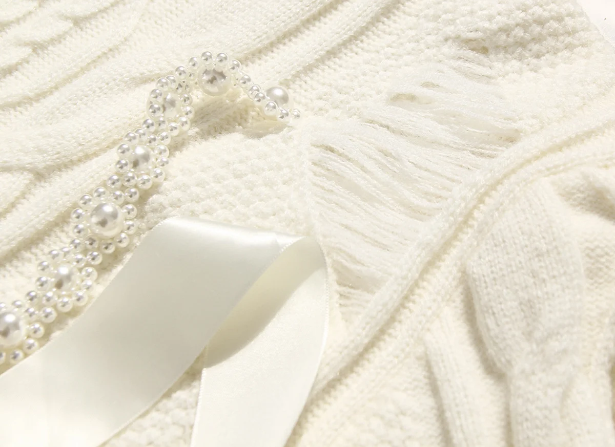 Cream O-Neck Sweater Hollow Bow Gem Link