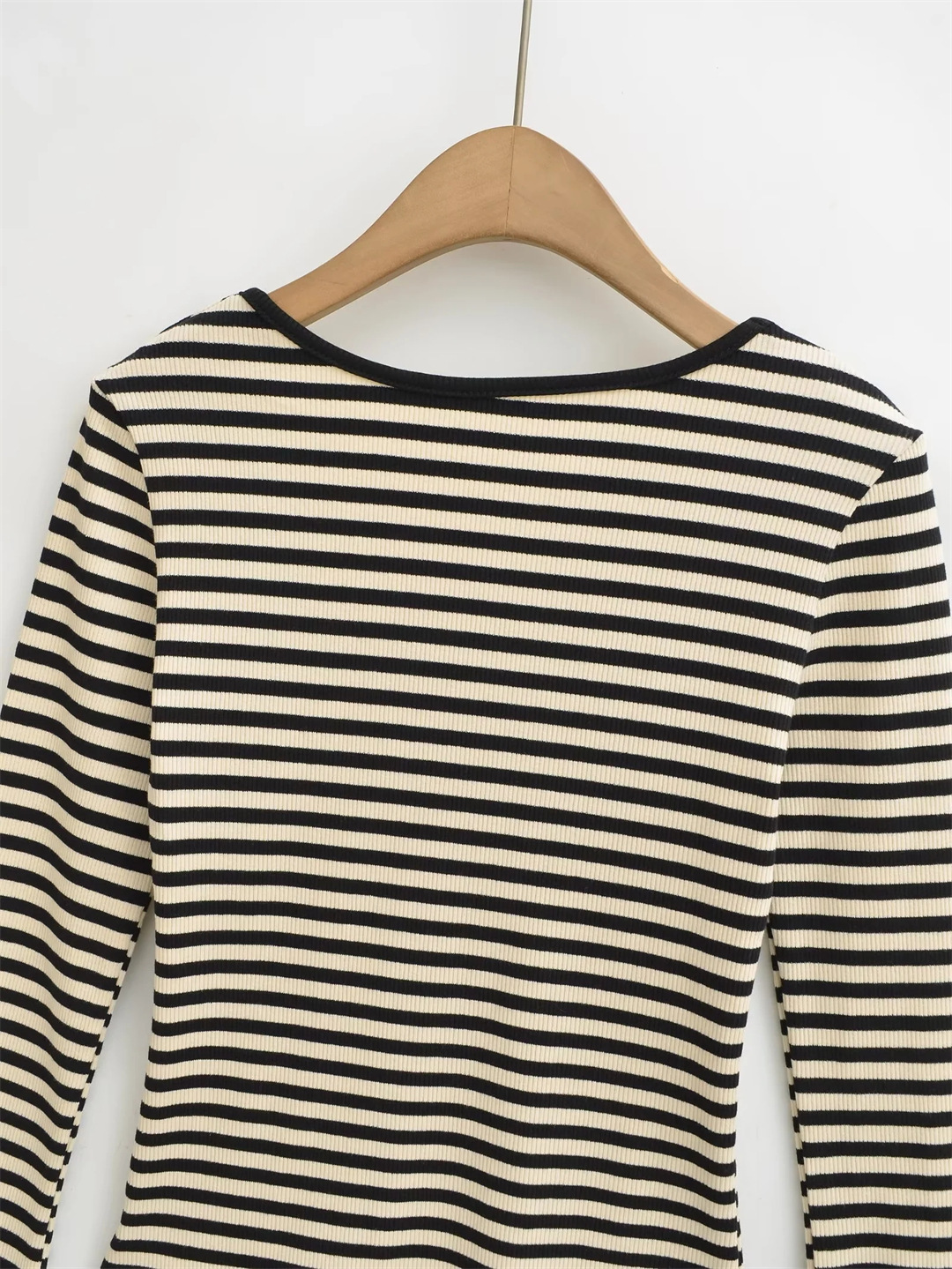 Flirty Boxy Neckline Arm-Length Striped Body