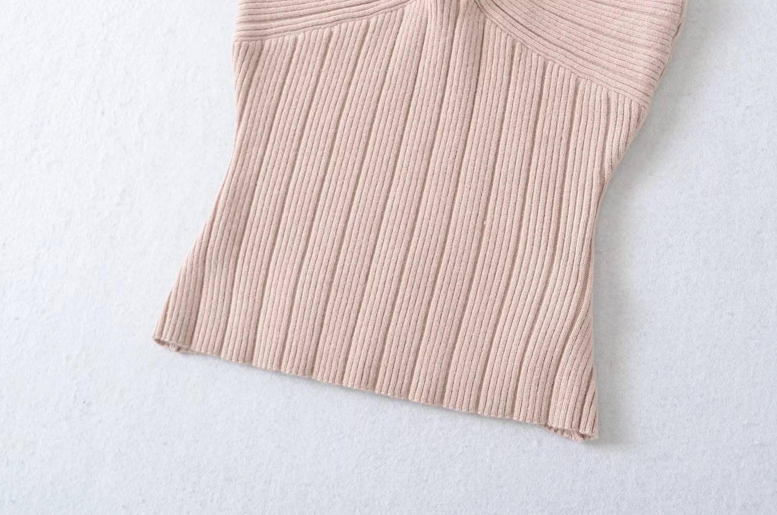 Solid Slim Fit Cropped Halter Knit Top