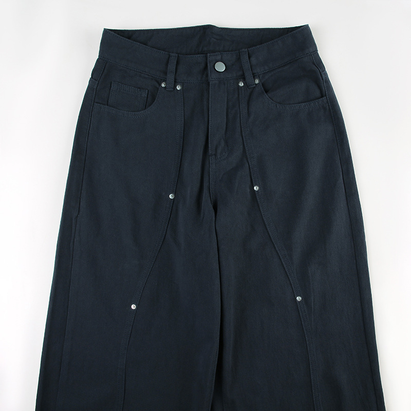 Retro rivet splicing design for split jeans