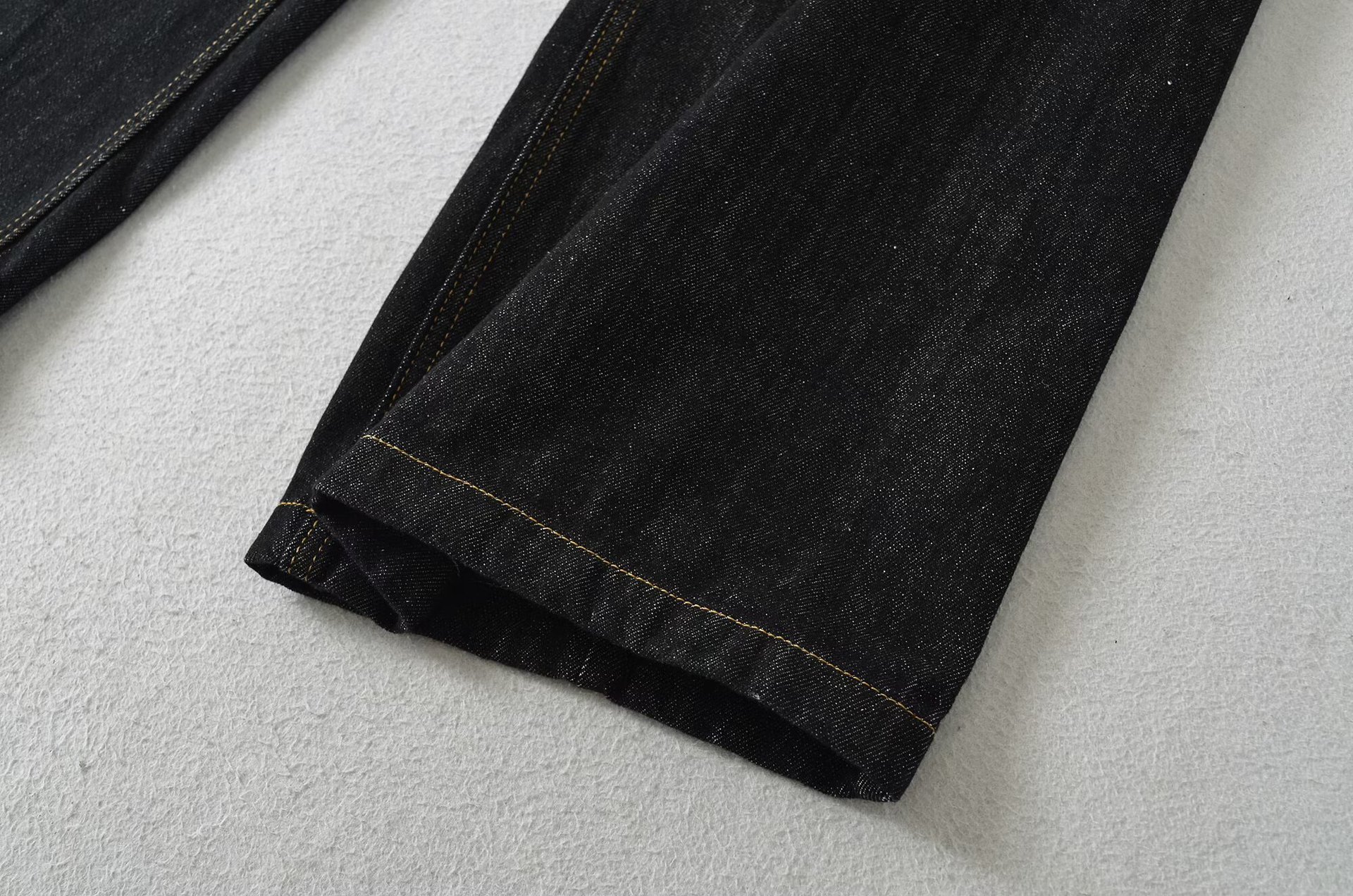 Loose Banana Bent Knife Jeans