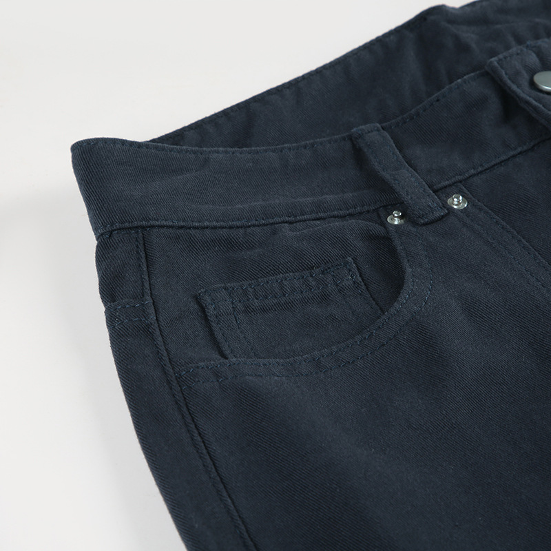 Retro rivet splicing design for split jeans