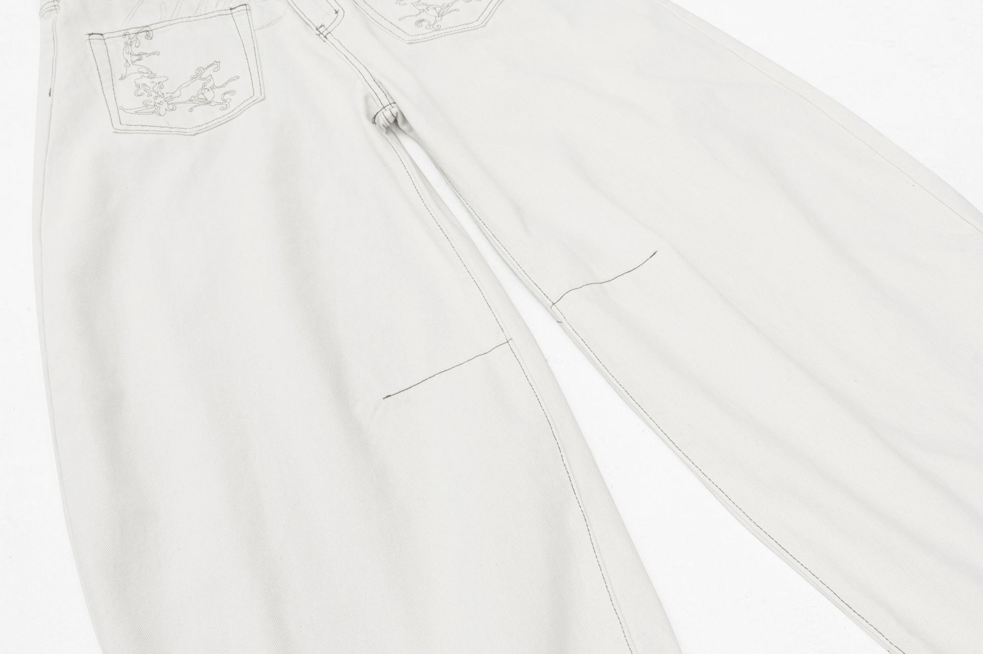 Street Style Retro White Denim Embroidered Deconstructed Design Men's Loose Knife Cut Jeans