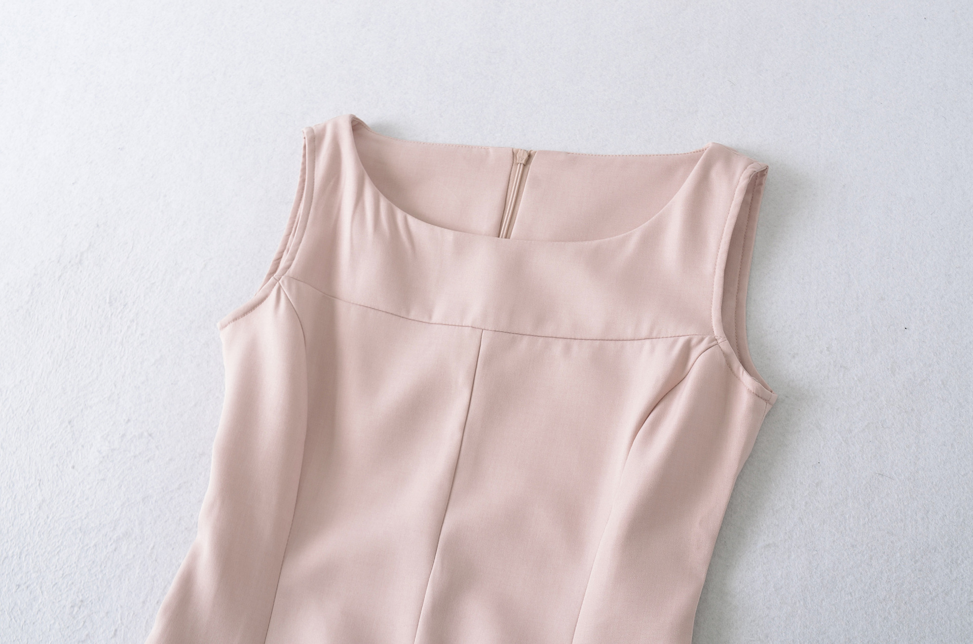 Sleeve-Free Fitted Flared Short Gown