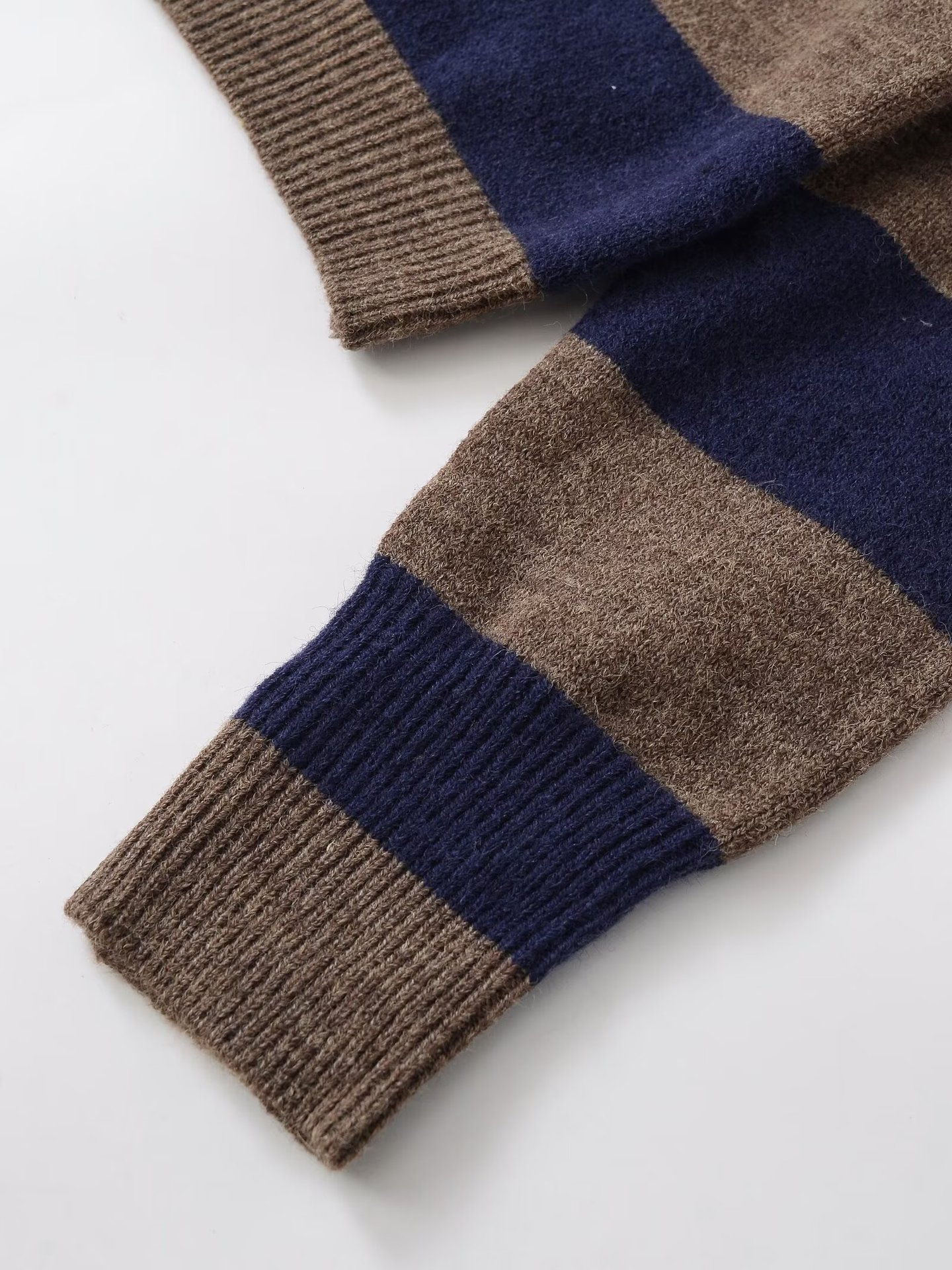 Long sleeved polo collar striped knitted sweater