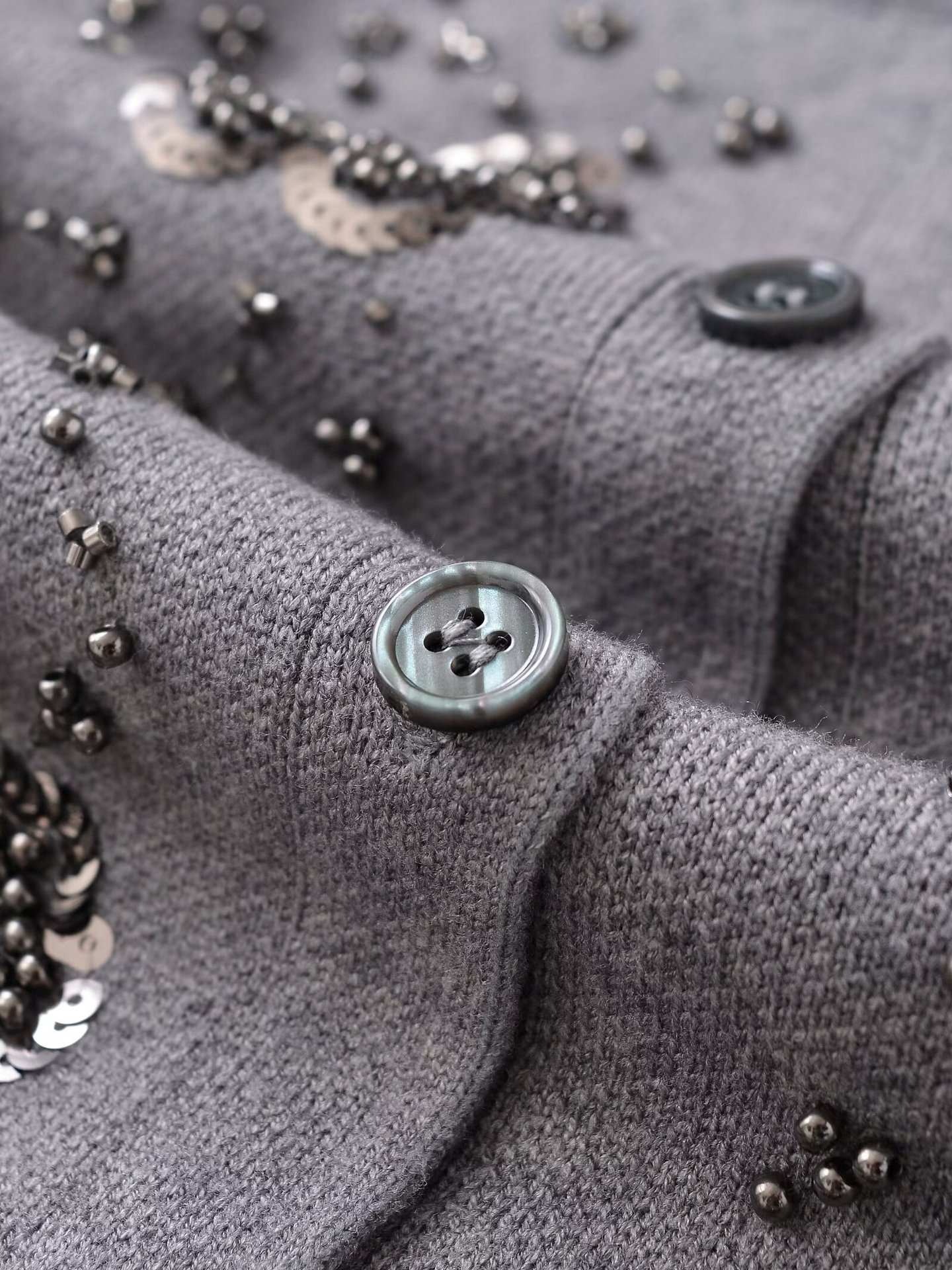 Round neck bead knitted jacket