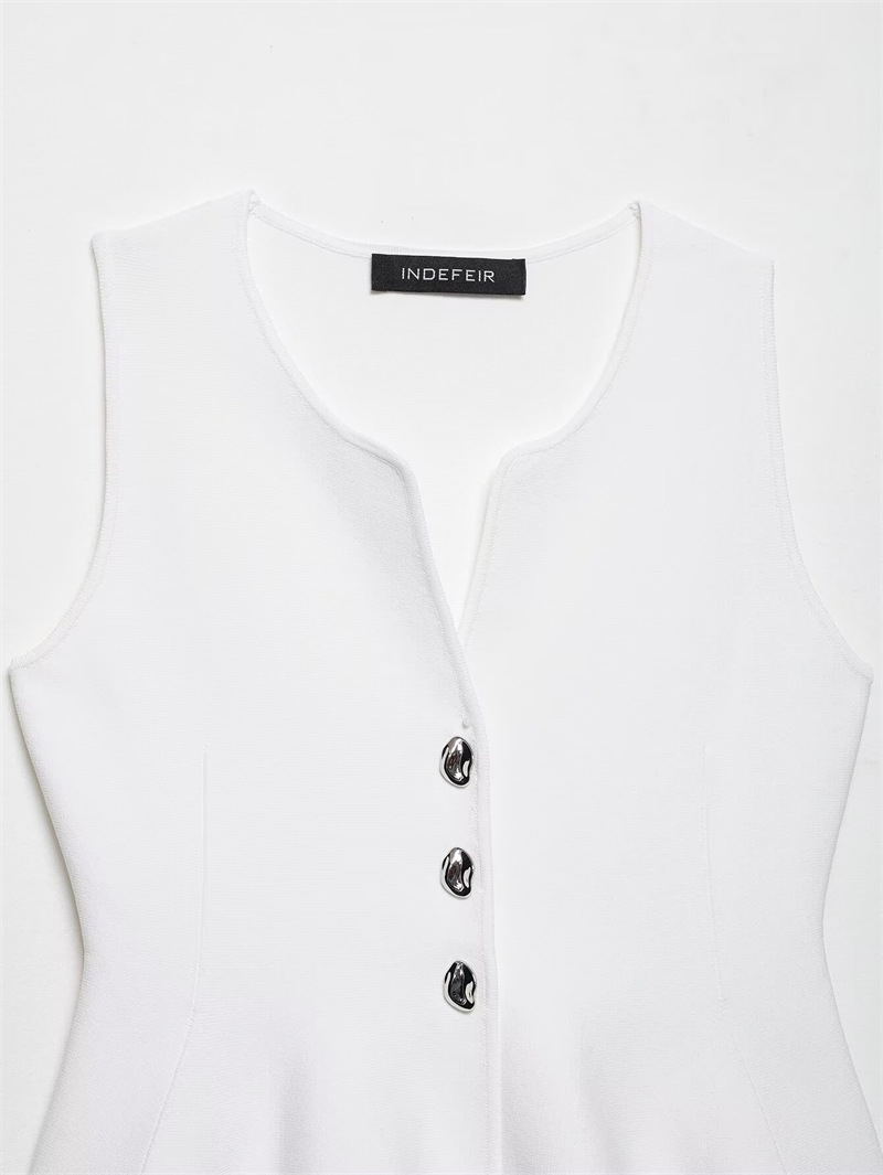 European Ladies' Sleeveless Crew Collar Plain Knitwear