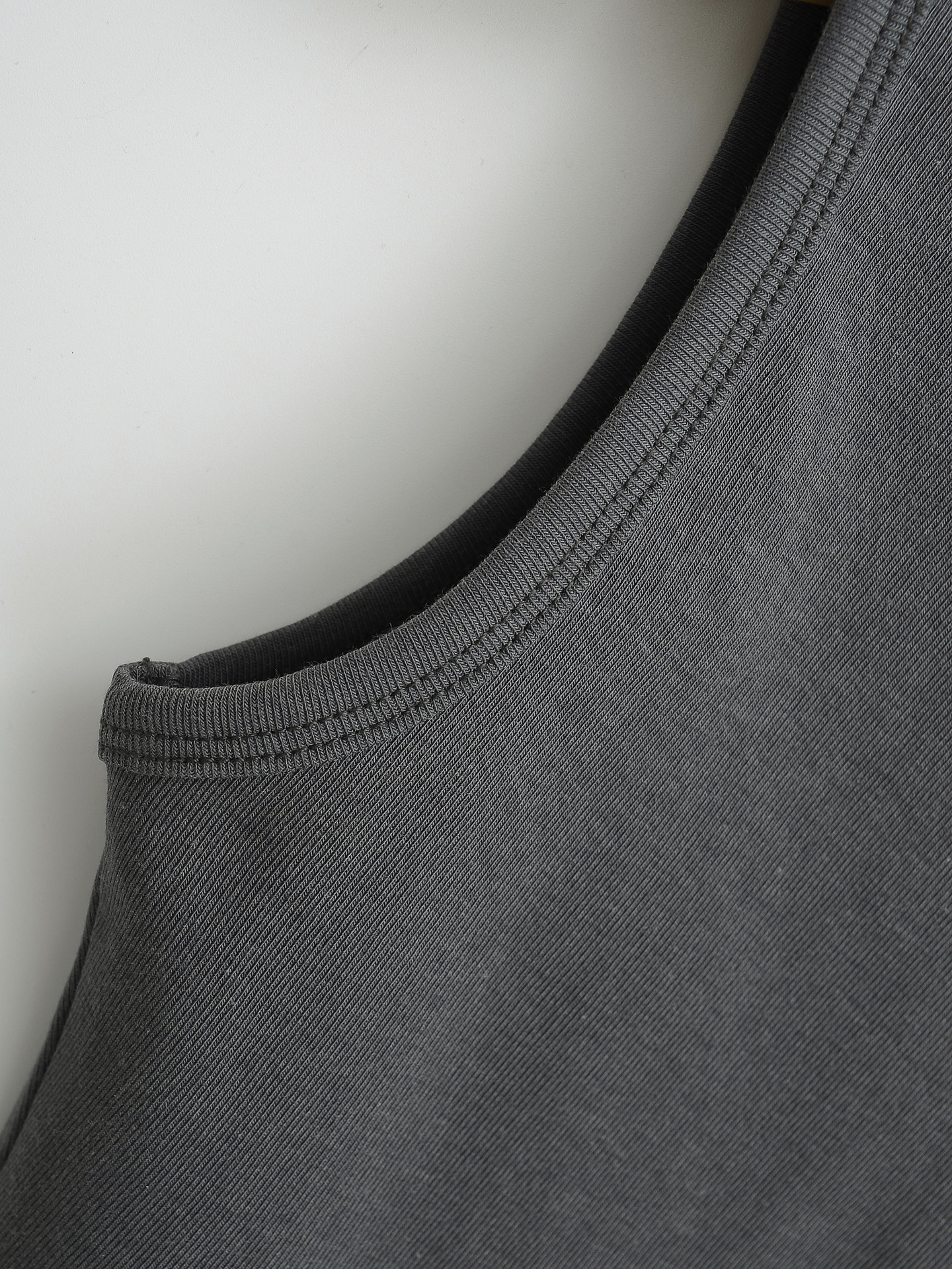 Elastic Fitted Half-high Neck Inner Wear Crop Top