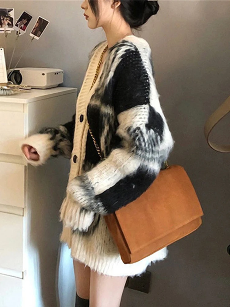 Ladies Oversized Two-Tone Button-Front Cardigan