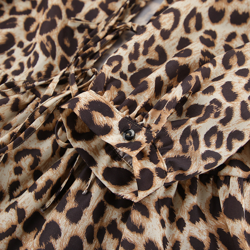 Relaxed Fit Animal Pattern Crewneck Knot Blouse