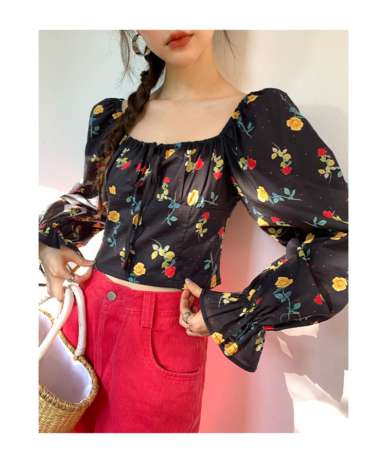 U-Neck Breezy Fragmented Blossom Body-Hugging Cropped Top