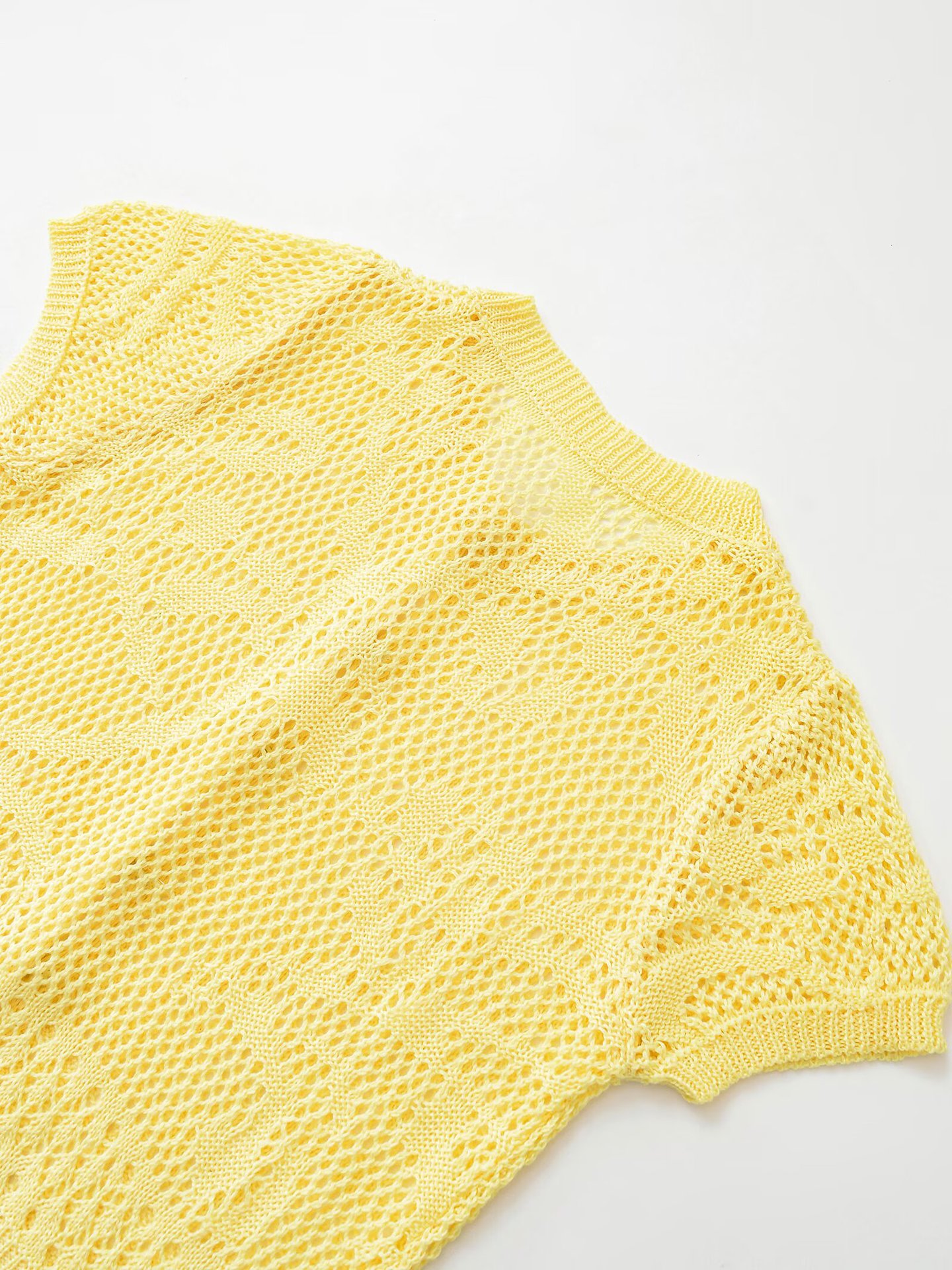 Hollow mesh single breasted knitted T-shirt top for women
