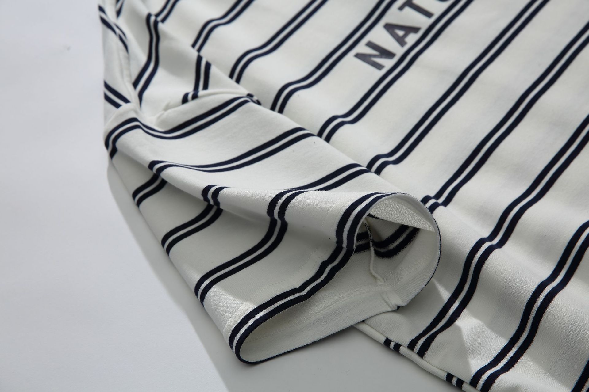 Color blocking striped round neck short sleeved casual T-shirt for men and women