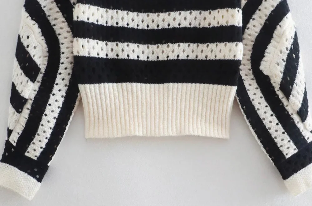 Ladies Retro Two-Tone Short Crew Polyester Sweater