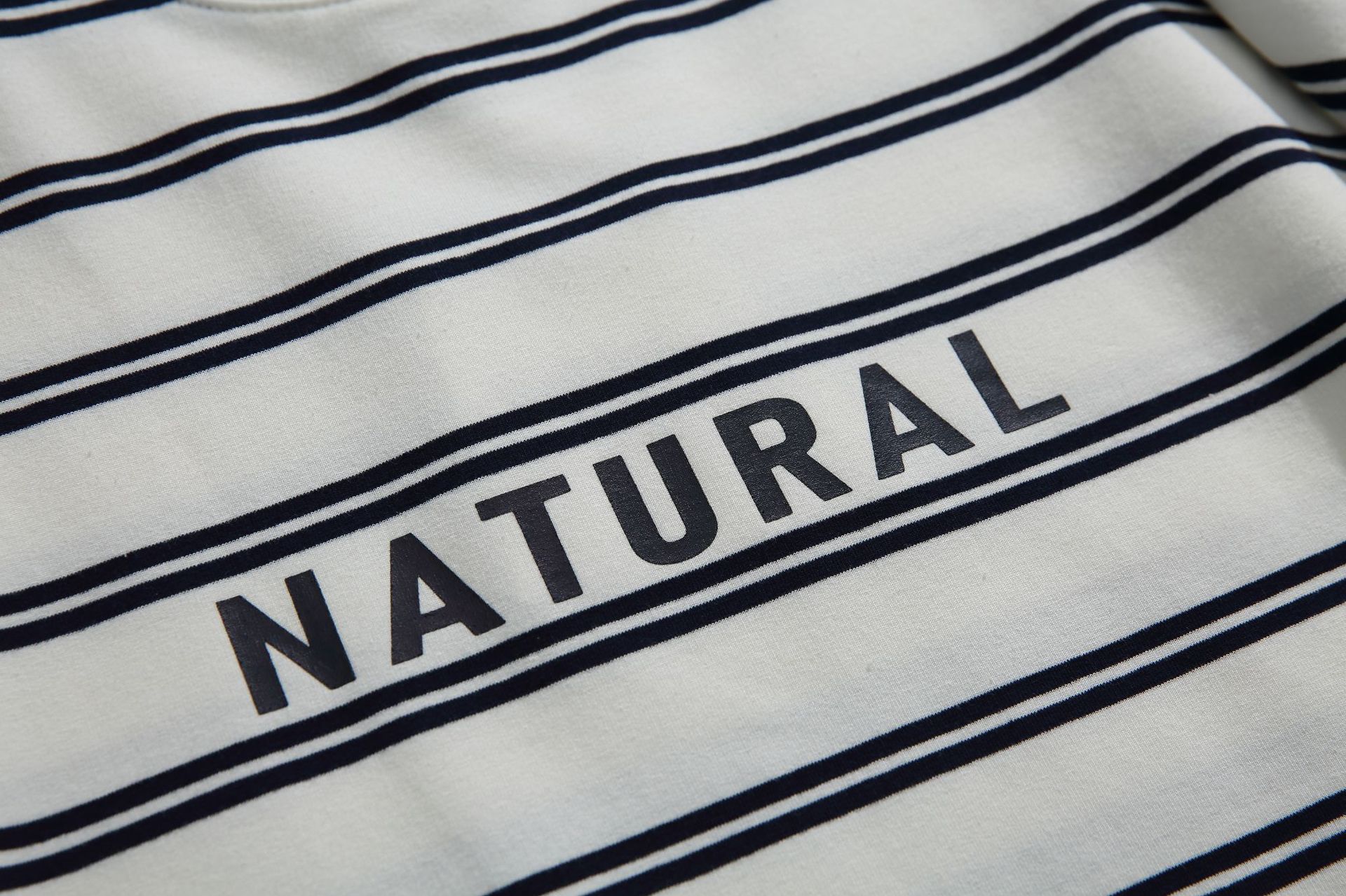 Color blocking striped round neck short sleeved casual T-shirt for men and women