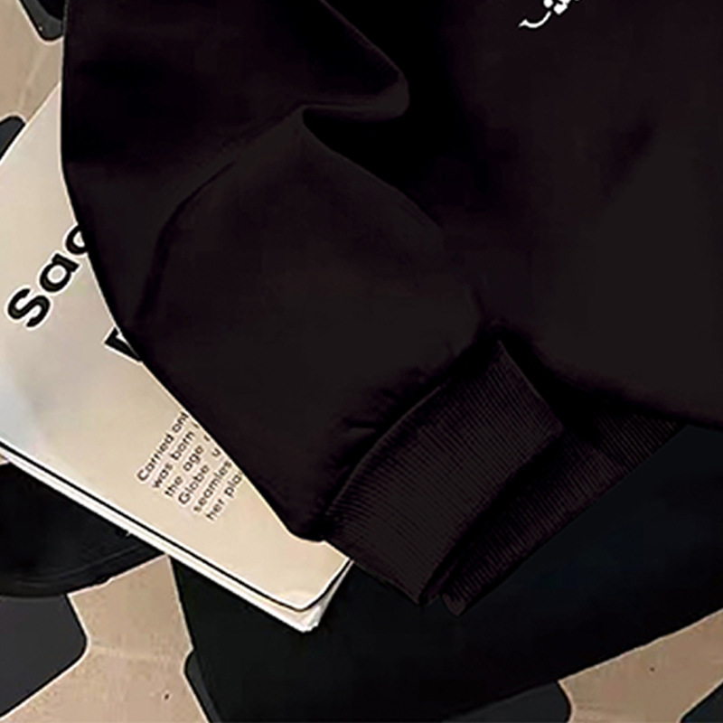 Round neck pullover long sleeved sweatshirt
